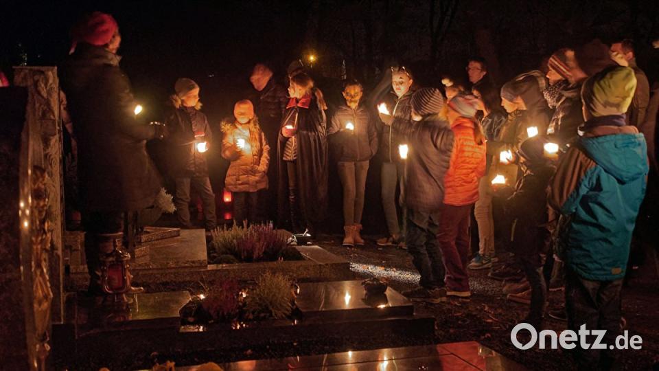 Meditativer Gang auf dem Friedhof Bild: tr