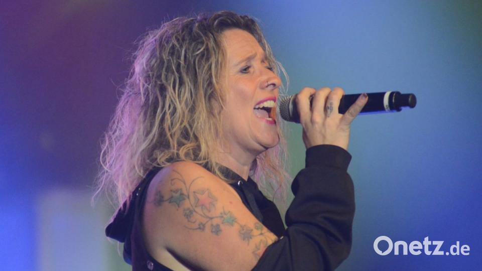 Während der Woche Altenpflegerin, am Wochenende auf der Schlagerbühne: Daniela Alfinito, die talentierte Tochter von Bernd Ulrich, der singenden Hälfte der "Amigos". Bild: Kunz