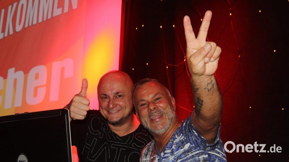 DJ Sandro und DJ Marco heizen im Capitol ein. Bild: mfh