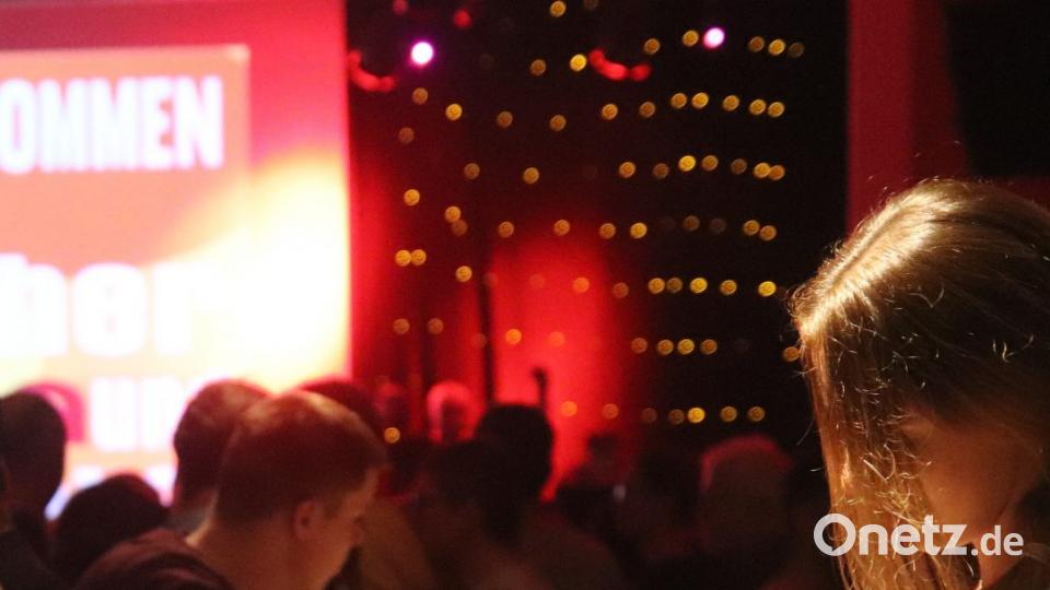 Großer Andrang an der Bar im Capitol. Bild: mfh