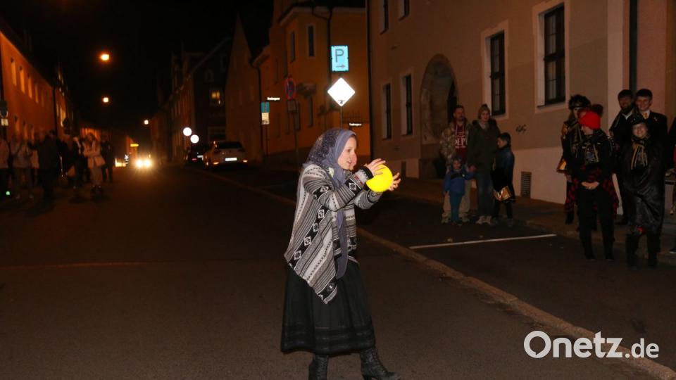 Wird das noch was werden? Die Wahrsagerin warf einen Blick in die Zukunft. Bild: sne