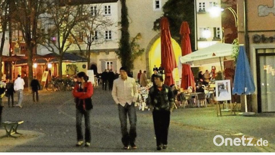 Der Untere Markt und seine Gastronomie laden – ungestört von Verkehr – zum Bummeln und Schlemmen ein. Bild: Wilck Bild: Karin Wilck