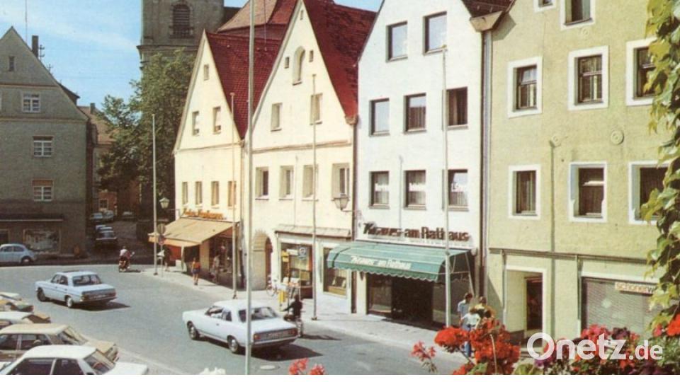 Der Obere Markt mit Michaelskirche in den 70er Jahren. Bild: Stadtarchiv Weiden