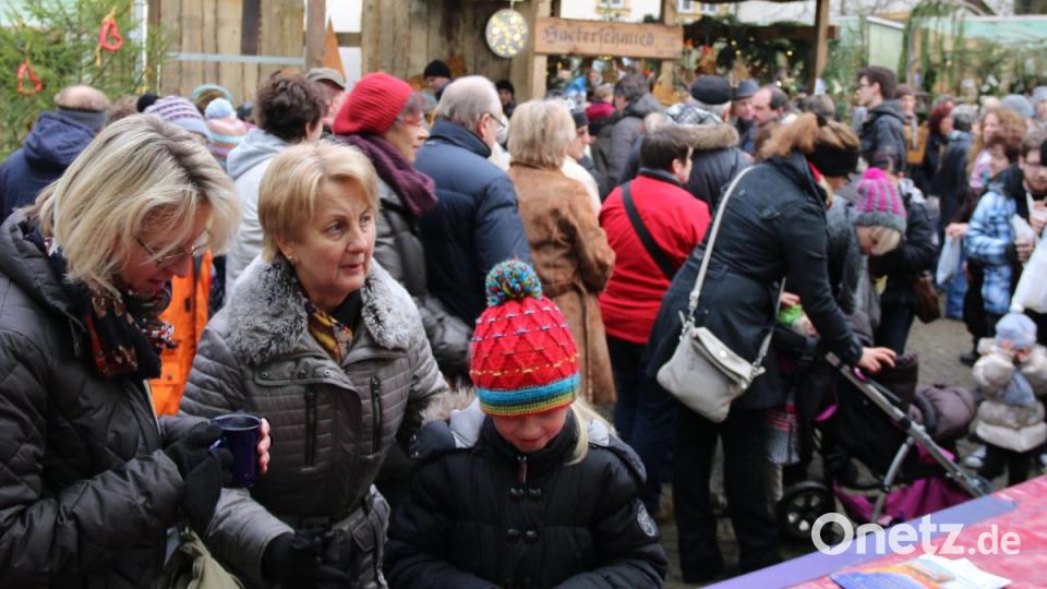 Der Weihnachtsmarkt im und um den historischen Fischhof ist einer der größten Weihnachtsmärkte in der Oberpfalz. Bild: tr