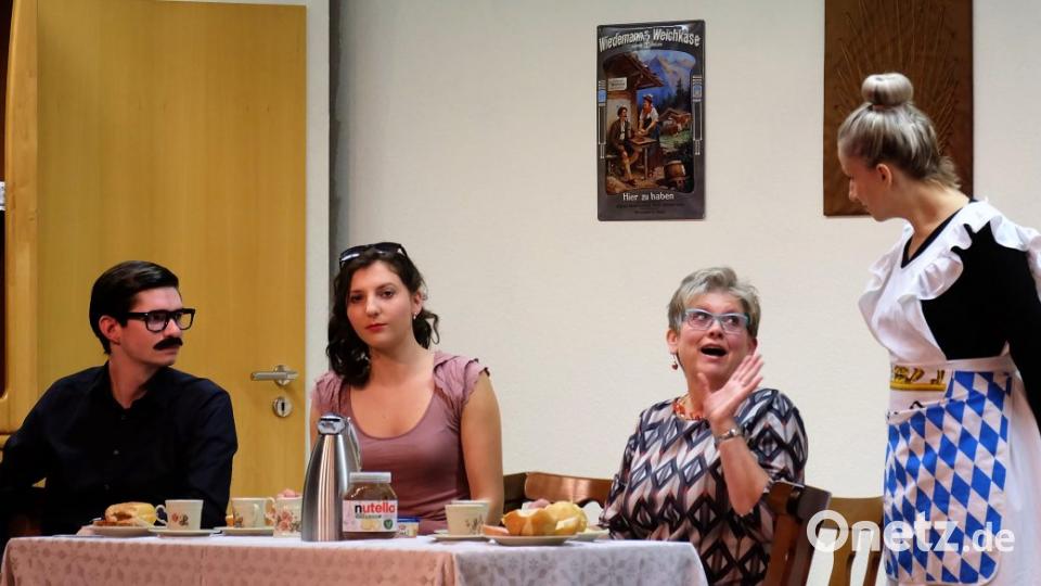 Aus den Lachingerkindern wird ein Liebespaar und Anna verkörpert plötzlich eine Tierärztin. Bild: wlr