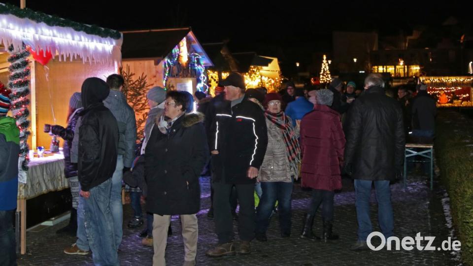 Der Weihnachtsmarkt im und um den historischen Fischhof ist einer der größten Weihnachtsmärkte in der Oberpfalz. Bild: tr
