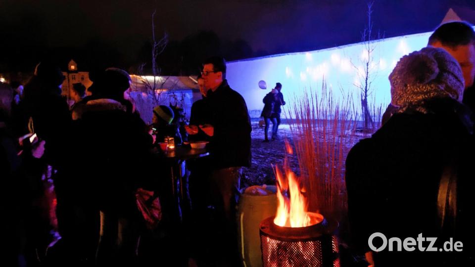 Der Weihnachtsmarkt im und um den historischen Fischhof ist einer der größten Weihnachtsmärkte in der Oberpfalz. Bild: tr