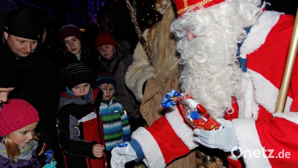 Der Weihnachtsmarkt im und um den historischen Fischhof ist einer der größten Weihnachtsmärkte in der Oberpfalz. Bild: tr