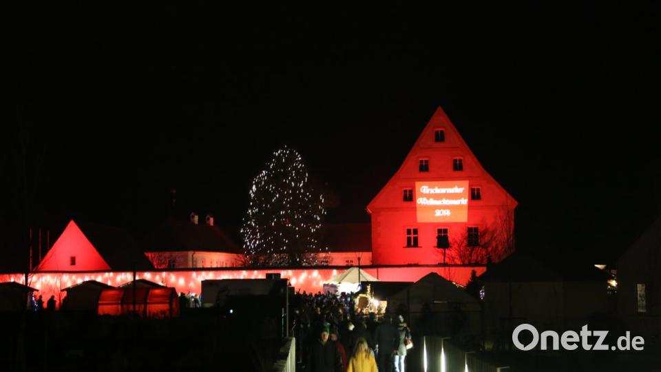 Der Weihnachtsmarkt im und um den historischen Fischhof ist einer der größten Weihnachtsmärkte in der Oberpfalz. Bild: tr