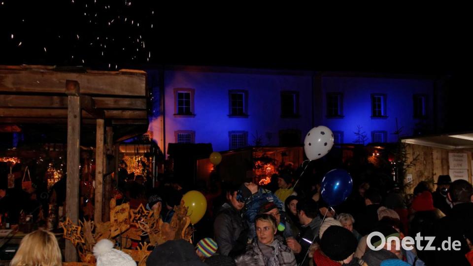 Der Weihnachtsmarkt im und um den historischen Fischhof ist einer der größten Weihnachtsmärkte in der Oberpfalz. Bild: tr