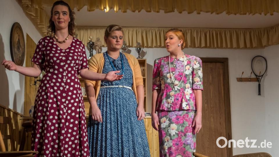 Die Freudenberger Damen beanspruchen das Vereinsheim auch für sich. v.l. Franziska Schißlbauer, Jessica Schuch, Corinna Rumpler Bild: chl