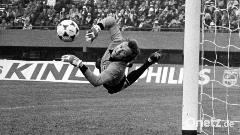 Weltmeisterschaft 1978, Deutschland - Italien. Deutschlands Torwart Sepp Maier in Aktion. Bild: Eggitt/dpa