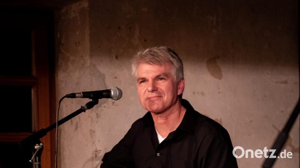 Robert Prill an der Gitarre ist die perfekte Unterstützung für Treml. Bild: pml