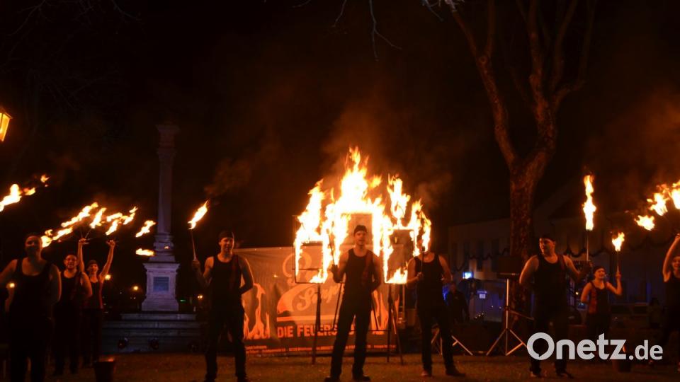 Der MWV-Aktionstag &quot;Vohenstrauß im Kerzenschein&quot; lädt Besucher aus allen Himmelsrichtungen zum Vorbeikommen und Staunen ein. Lichterglanz erfüllt die Stadt. Bild: dob