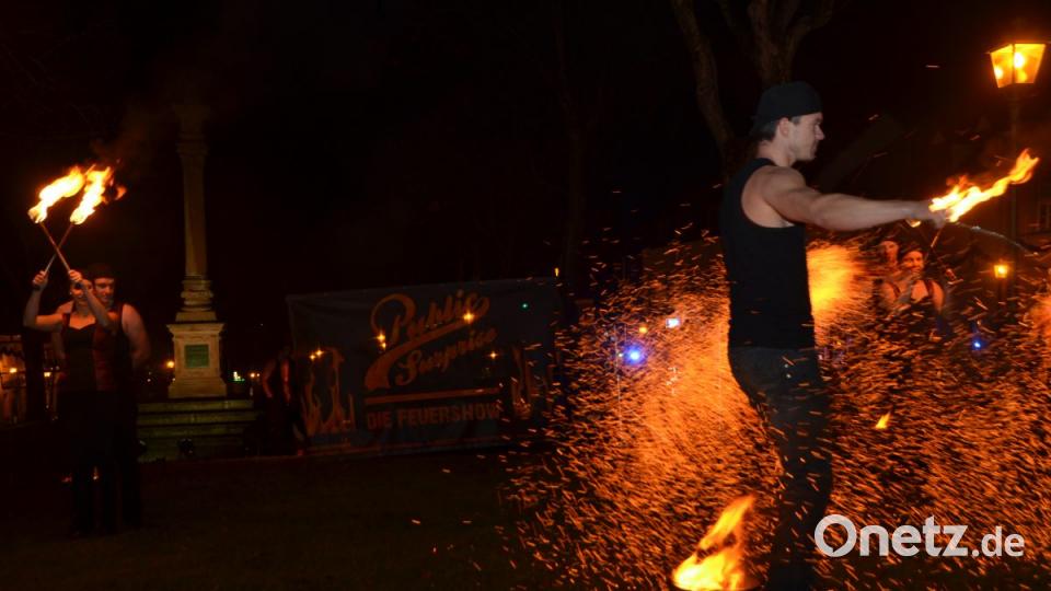 Der MWV-Aktionstag &quot;Vohenstrauß im Kerzenschein&quot; lädt Besucher aus allen Himmelsrichtungen zum Vorbeikommen und Staunen ein. Lichterglanz erfüllt die Stadt. Bild: dob