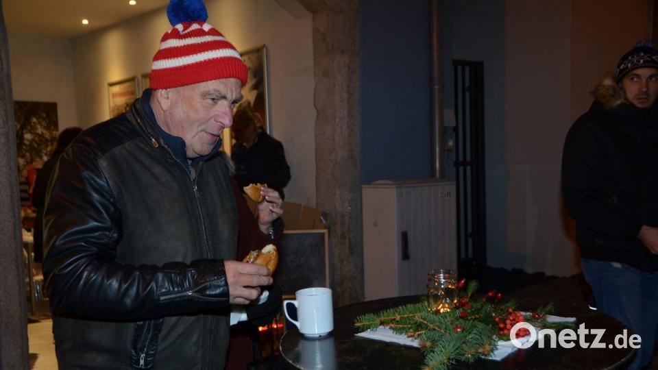 Der MWV-Aktionstag &quot;Vohenstrauß im Kerzenschein&quot; lädt Besucher aus allen Himmelsrichtungen zum Vorbeikommen und Staunen ein. Lichterglanz erfüllt die Stadt. Bild: dob