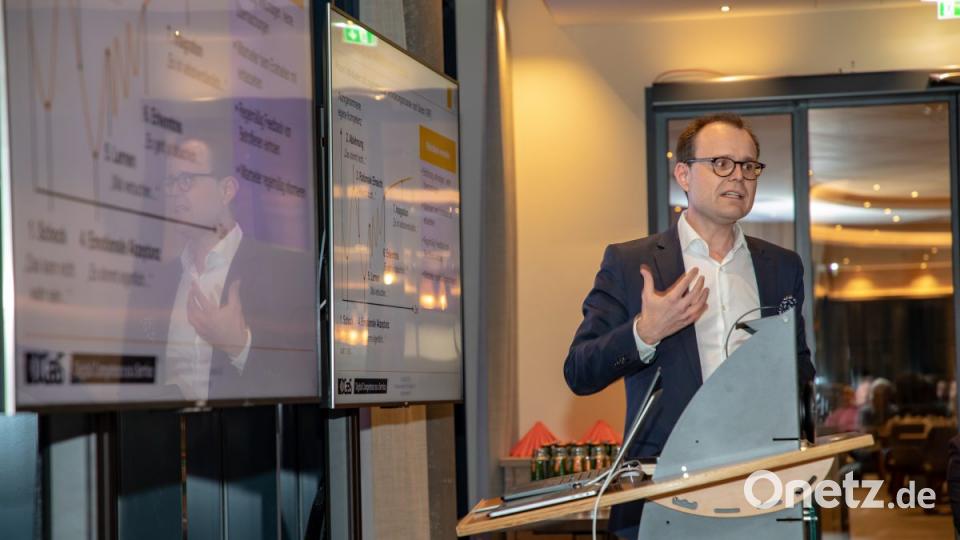 Philipp Ramin vom Innovationszentrum für Industrie 4.0 bei den &quot;Lakeside Talks&quot; Bild: tow