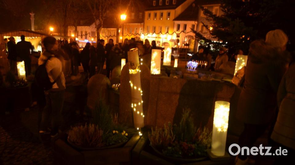Der MWV-Aktionstag &quot;Vohenstrauß im Kerzenschein&quot; lädt Besucher aus allen Himmelsrichtungen zum Vorbeikommen und Staunen ein. Lichterglanz erfüllt die Stadt. Bild: dob
