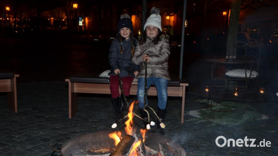 Der MWV-Aktionstag &quot;Vohenstrauß im Kerzenschein&quot; lädt Besucher aus allen Himmelsrichtungen zum Vorbeikommen und Staunen ein. Lichterglanz erfüllt die Stadt. Bild: dob