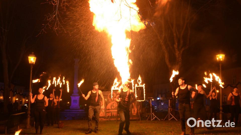 der MWV-Aktionstag &quot;Vohenstrauß im Kerzenschein&quot; lädt Besucher aus allen Himmelsrichtungen zum Vorbeikommen und Staunen ein. Lichterglanz erfüllt die Stadt. Bild: dob