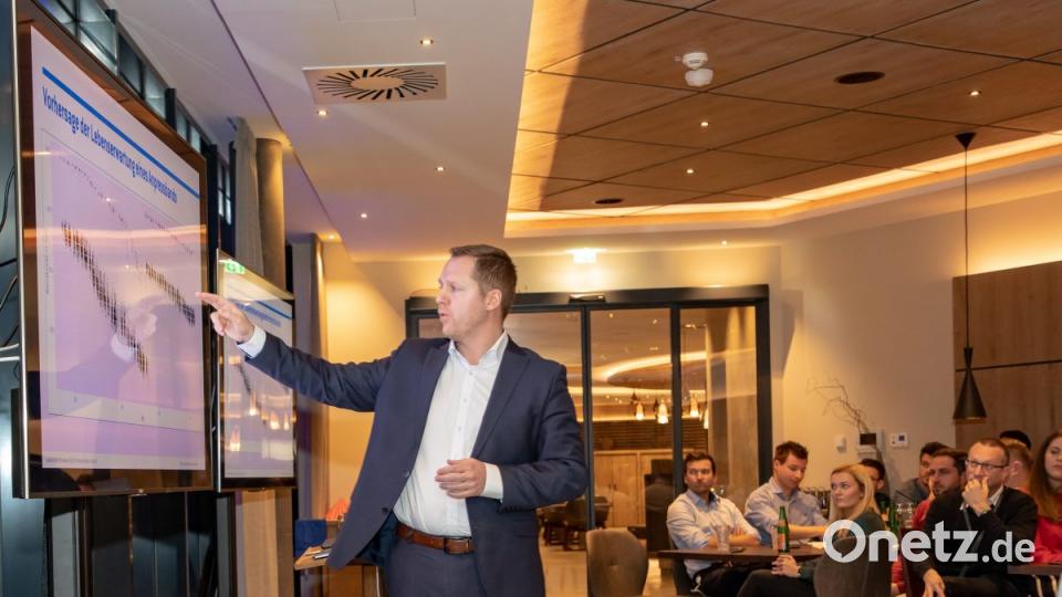 Christian Schieder von der BHS Corrugated in Weiherhammer bei den &quot;Lakeside Talks&quot; Bild: tow