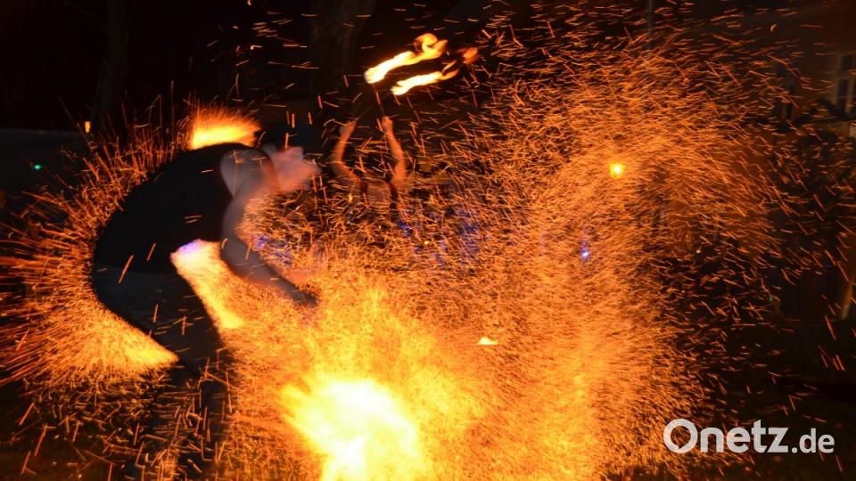 Der MWV-Aktionstag &quot;Vohenstrauß im Kerzenschein&quot; lädt Besucher aus allen Himmelsrichtungen zum Vorbeikommen und Staunen ein. Lichterglanz erfüllt die Stadt. Bild: dob