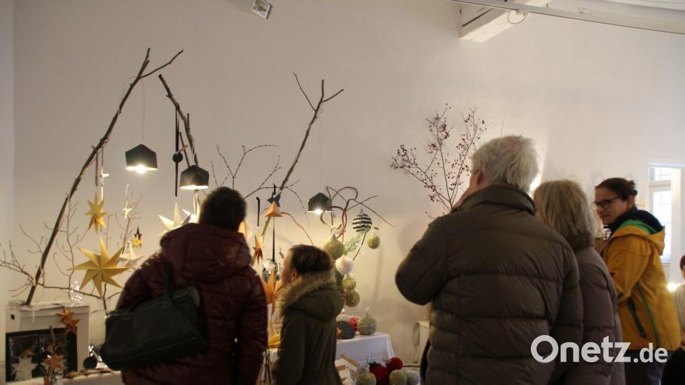 Zahlreiche Besucher waren gekommen, um sich von den Ausstellern in weihnachtliche Stimmung versetzen zu lassen. Bild: kmo