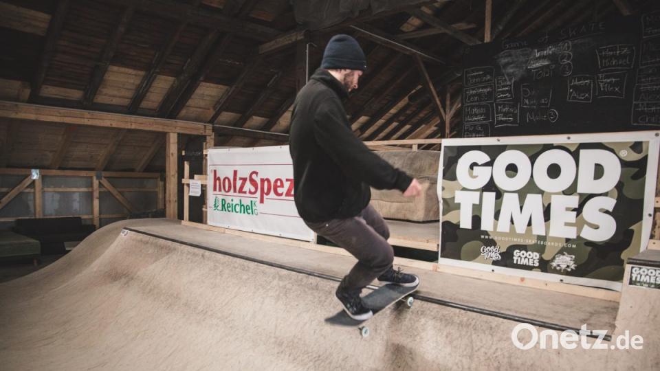 Florian Thoma in der Halfpipe. Bild: Lukas Meister