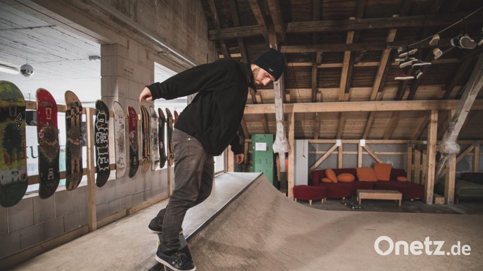 Florian Thoma in der Halfpipe. Bild: Lukas Meister