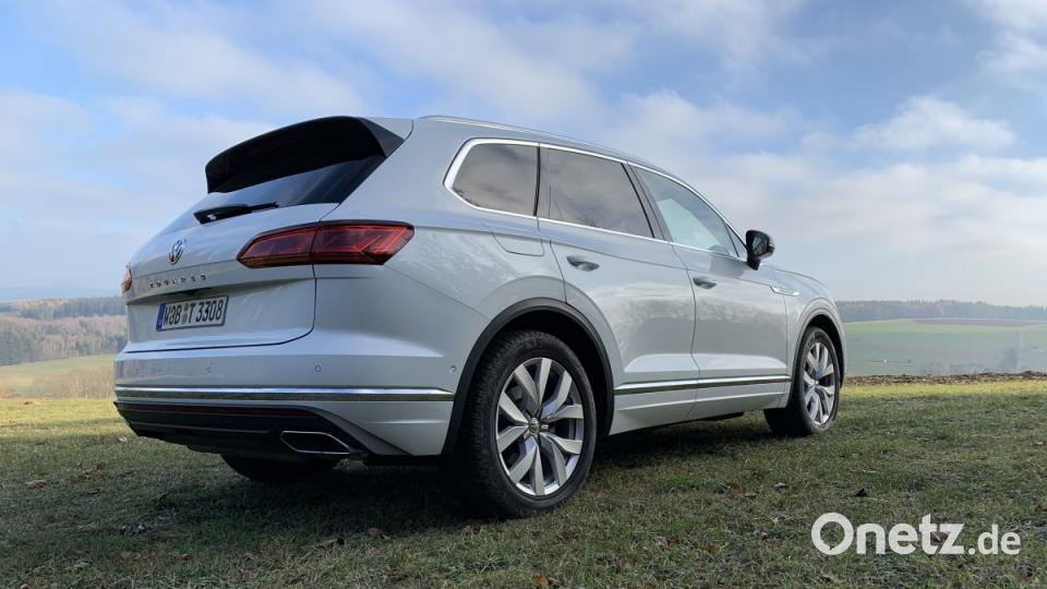 Der VW Touareg startet bei 57 975 Euro und hat serienmäßig schon viele Dinge an Bord, die beim &quot;kleineren&quot; Bruder Tiguan extra zu bezahlen sind. Bild: Michael Ascherl