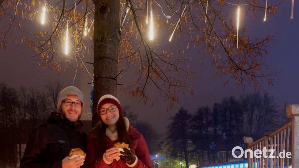 Wer am Samstag den Tirschenreuther Weihnachtsmarkt besuchte, hat alles richtig gemacht. Es blieb nämlich trocken und auch die Temperaturen waren sehr erträglich. Am Sonntag trübten über weite Strecken Regen und Wind das Vergnügen. Bild: tr