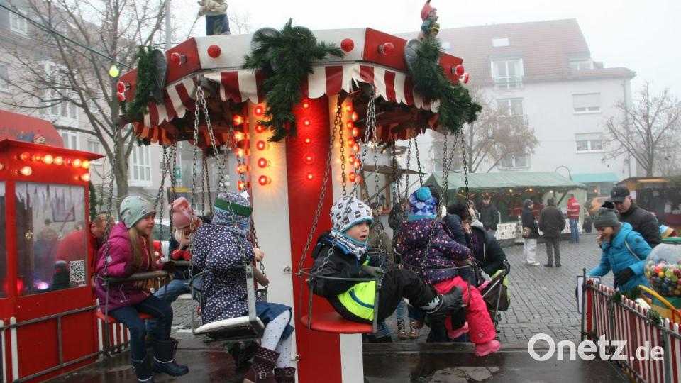 Ein immer wieder beliebter Magnet am Weihnachtsmark: das kleine Karussell für die kleinsten unter den Marktbesuchern. Bild: wro