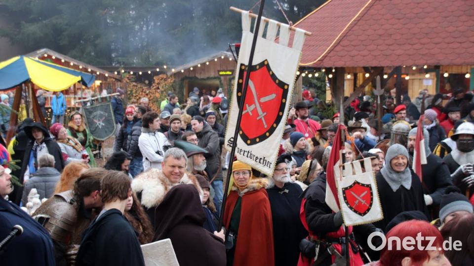 Von Anfang an waren zahlreiche Besucher auf dem Weihnachtsmarkt anwesend. Bild: Thomas Dobler