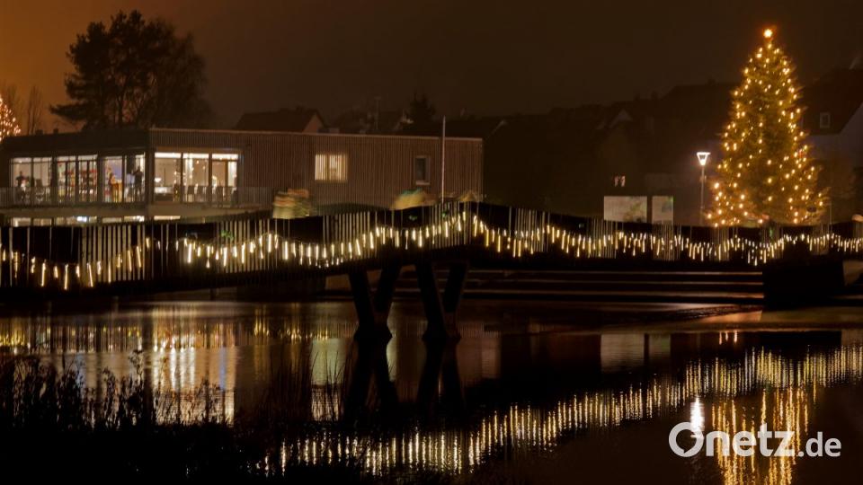 Wer am Samstag den Tirschenreuther Weihnachtsmarkt besuchte, hat alles richtig gemacht. Es blieb nämlich trocken und auch die Temperaturen waren sehr erträglich. Am Sonntag trübten über weite Strecken Regen und Wind das Vergnügen. Bild: tr