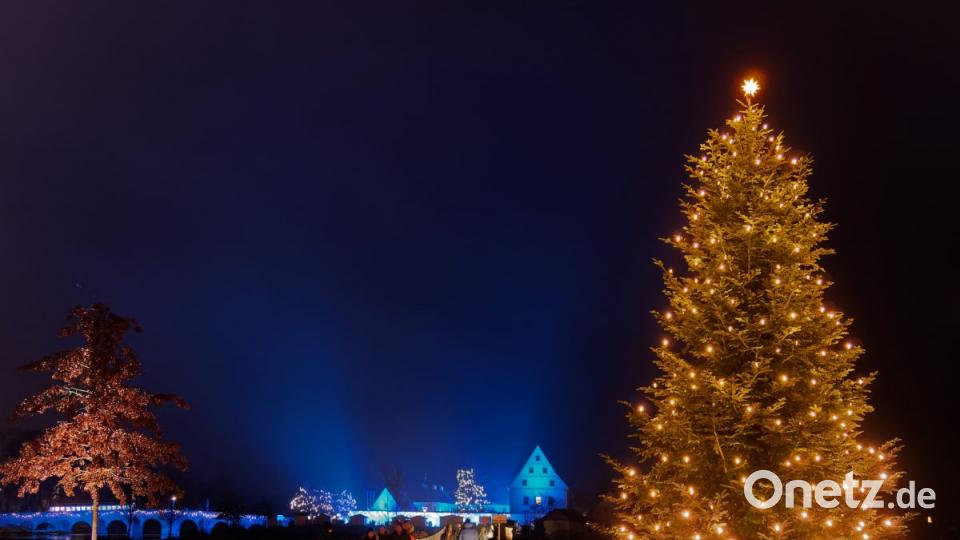 Wer am Samstag den Tirschenreuther Weihnachtsmarkt besuchte, hat alles richtig gemacht. Es blieb nämlich trocken und auch die Temperaturen waren sehr erträglich. Am Sonntag trübten über weite Strecken Regen und Wind das Vergnügen. Bild: tr