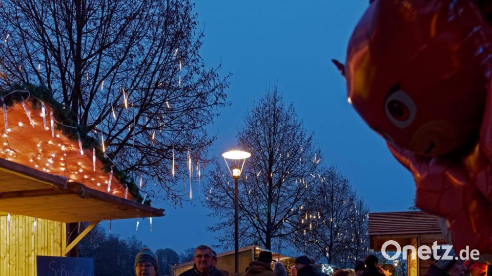 Wer am Samstag den Tirschenreuther Weihnachtsmarkt besuchte, hat alles richtig gemacht. Es blieb nämlich trocken und auch die Temperaturen waren sehr erträglich. Am Sonntag trübten über weite Strecken Regen und Wind das Vergnügen. Bild: tr