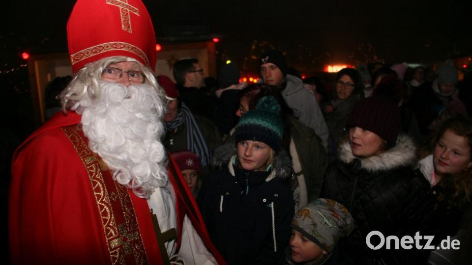Bei Einbruch der Dunkelheit machte der Nikolaus seine Runde. Bild: wro