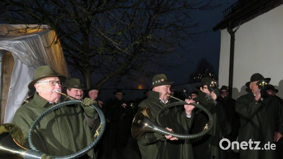 Die Jagdhornbläser spielten weihnachtliche Weisen. Bild: ubb