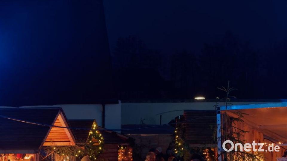 Wer am Samstag den Tirschenreuther Weihnachtsmarkt besuchte, hat alles richtig gemacht. Es blieb nämlich trocken und auch die Temperaturen waren sehr erträglich. Am Sonntag trübten über weite Strecken Regen und Wind das Vergnügen. Bild: tr