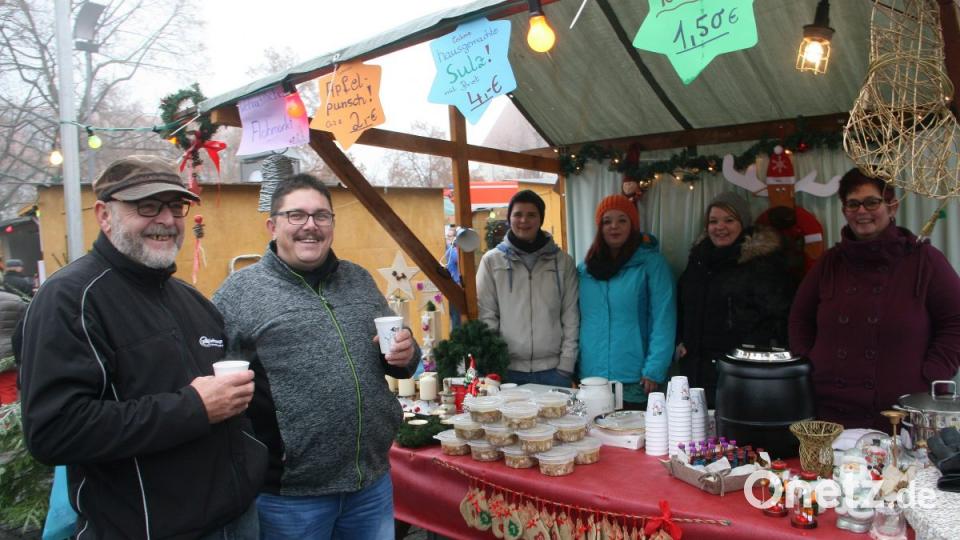 Mit dabei war auch das "Dorfstüberl" aus Triebendorf. Ehrensache für die Dörfler war es, dort einmal vorbeizuschauen. Bild: wro