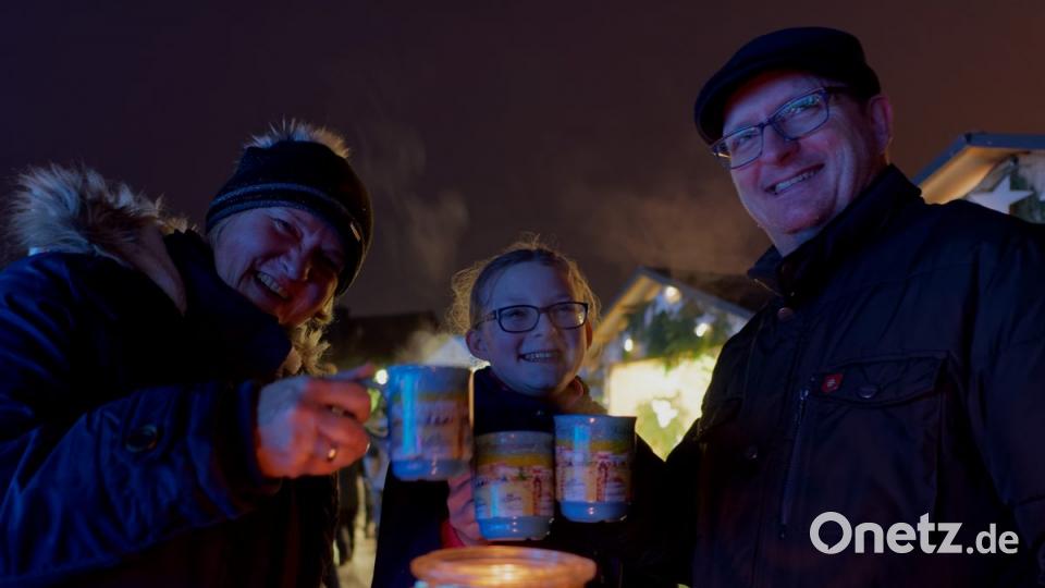 Wer am Samstag den Tirschenreuther Weihnachtsmarkt besuchte, hat alles richtig gemacht. Es blieb nämlich trocken und auch die Temperaturen waren sehr erträglich. Am Sonntag trübten über weite Strecken Regen und Wind das Vergnügen. Bild: tr