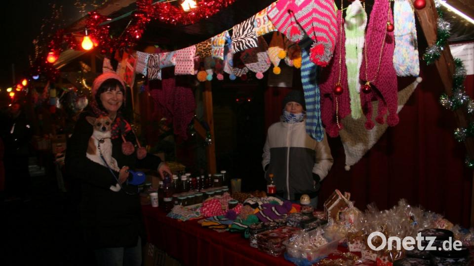 Besonders stimmungsvoll war es, als die Buden hell erleuchtet wurden. Bild: wro