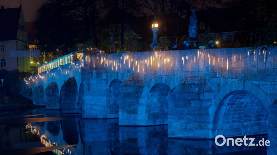 Wer am Samstag den Tirschenreuther Weihnachtsmarkt besuchte, hat alles richtig gemacht. Es blieb nämlich trocken und auch die Temperaturen waren sehr erträglich. Am Sonntag trübten über weite Strecken Regen und Wind das Vergnügen. Bild: tr