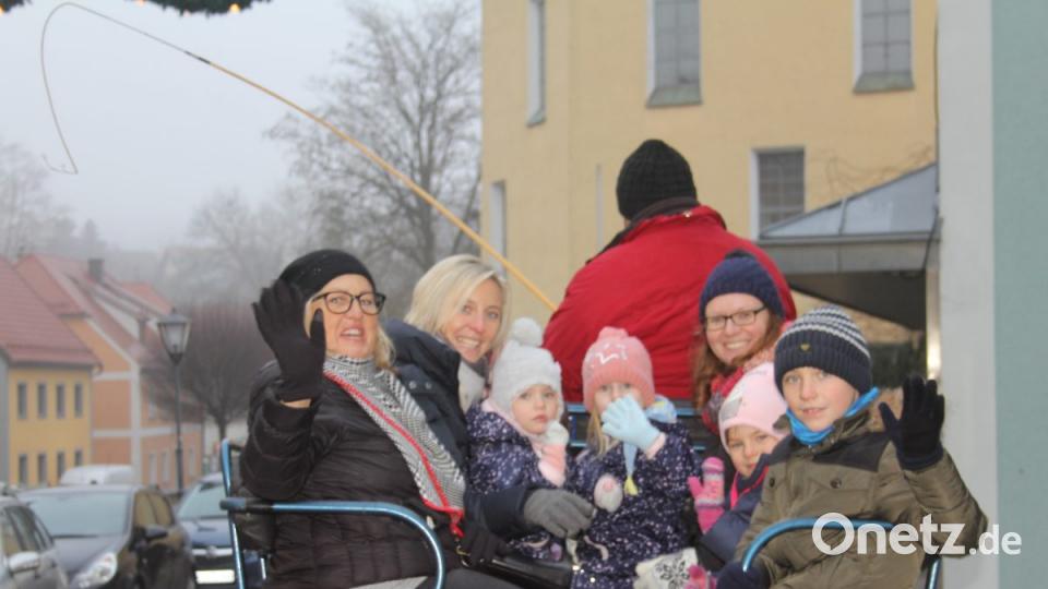Viel geboten, zu sehen und zu hören, bekamen die Besucher des 40. Oberviechtacher Christkindlmarktes. Bild: frd