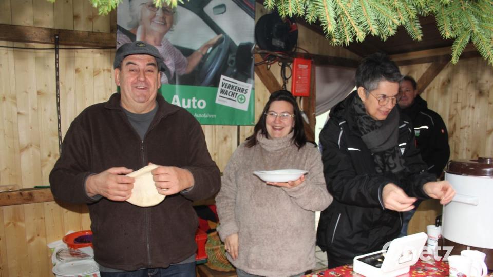 Viel geboten, zu sehen und zu hören, bekamen die Besucher des 40. Oberviechtacher Christkindlmarktes. Bild: frd