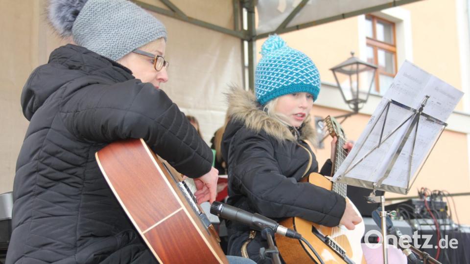 Viel geboten, zu sehen und zu hören, bekamen die Besucher des 40. Oberviechtacher Christkindlmarktes. Bild: frd