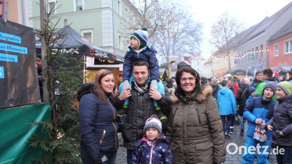 Viel geboten, zu sehen und zu hören, bekamen die Besucher des 40. Oberviechtacher Christkindlmarktes. Bild: frd