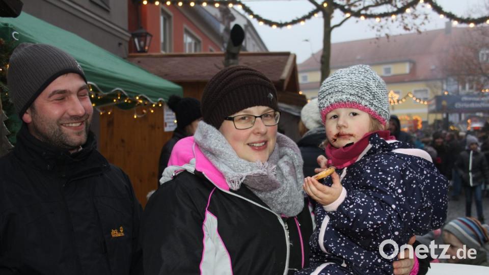 Viel geboten, zu sehen und zu hören, bekamen die Besucher des 40. Oberviechtacher Christkindlmarktes. Bild: frd