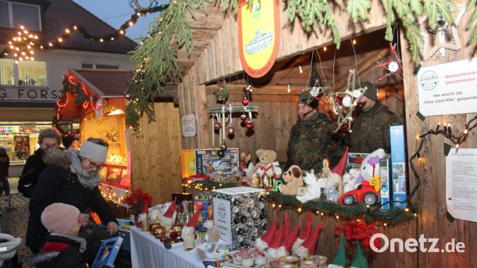 Viel geboten, zu sehen und zu hören, bekamen die Besucher des 40. Oberviechtacher Christkindlmarktes. Bild: frd