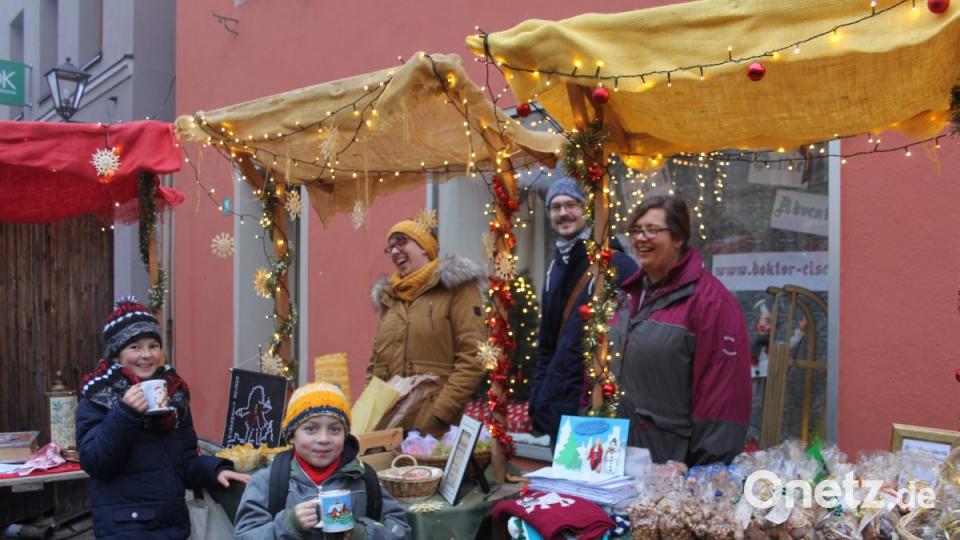 Viel geboten, zu sehen und zu hören, bekamen die Besucher des 40. Oberviechtacher Christkindlmarktes Bild: frd